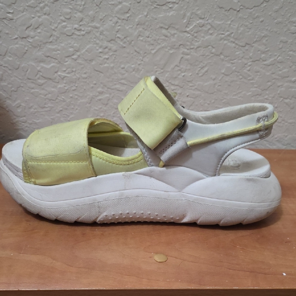 UGG Women's Sandals in Yellow and White - Picture 6 of 11